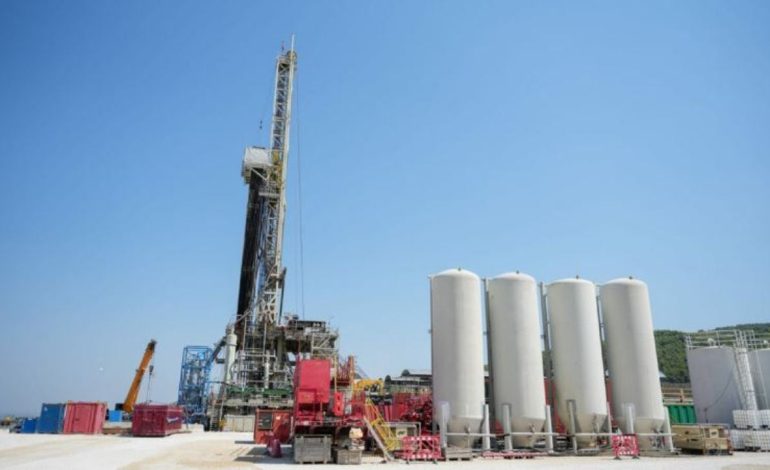 “Kompania konfirmoi tërheqjen nga puset e Shpiragut”, Ministria e Energjetikës reagon pas Rithemelimit: Kërkimet vazhdojnë! Shkencërisht i provuar zbulimi i një depozite me….