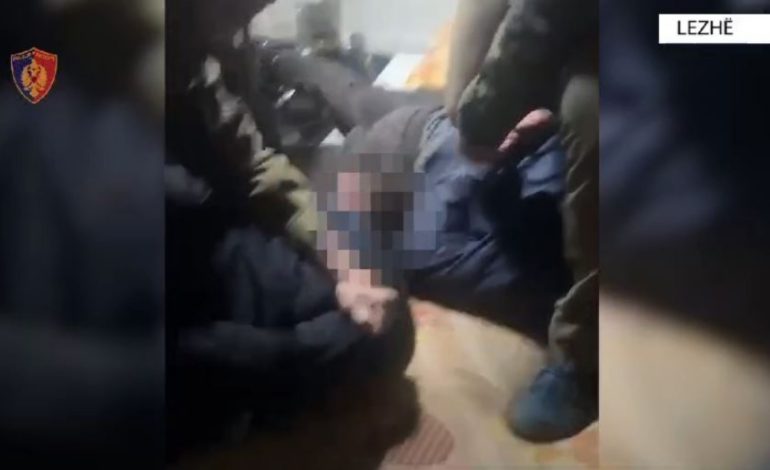 “Asnjë lëvizje!”, momenti kur policia arreston vëllanë e deputetit në Lezhë bashkë me dy të tjerë