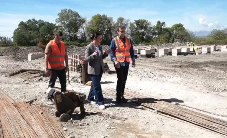 Balluku inspekton punimet për nënstacionin e ri elektrik në Velipojë: Investim që do përmirësojë furnizimin me energji për zonën turistike