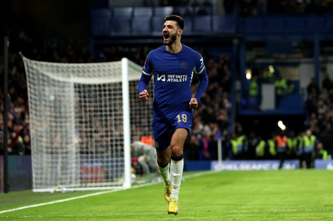 Chelsea përgatitet për revolucion, Broja në “listën e zezë”, një tjetër skuadër shfaq interesim