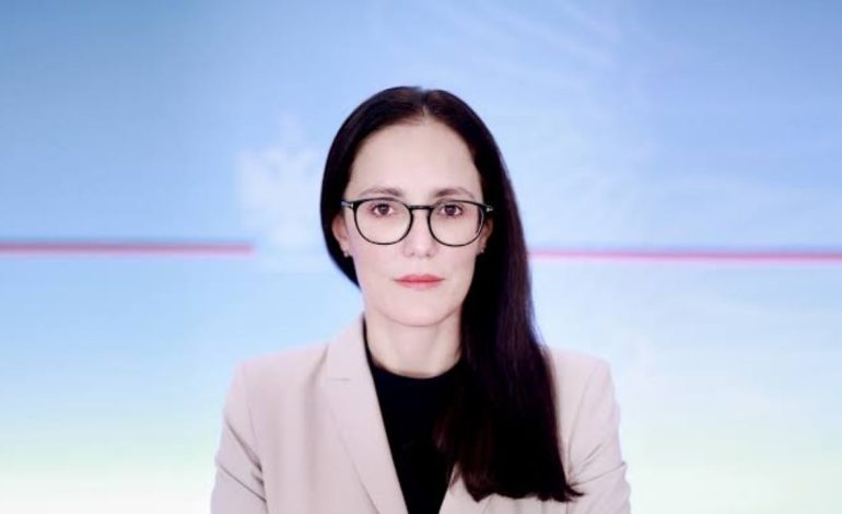 Burri i ministres u kallëzua se goditi me thikë drejtorin e Kredive, reagon Ibrahimaj: Çështja u pushua për mungesë provash, nuk e lejova bashkëshortin të…