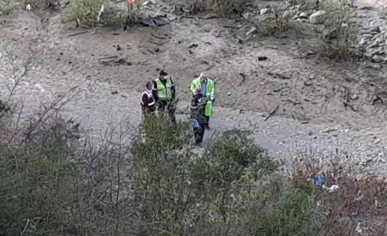 Detajet/ Fluturoi 80 metra në ajër! Aksidenti në aksin “Këlcyrë-Përmet” me 8 të vdekur! Shoferi për t’ju shmangur policisë ishte me shpejtësi skëterrë