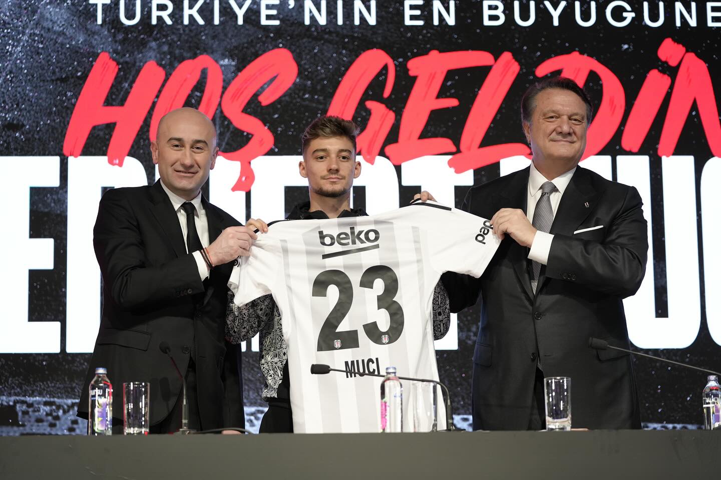 Muçi, “pengu” i Aston Villa-s, anglezët tentojnë sërish yllin kuqezi