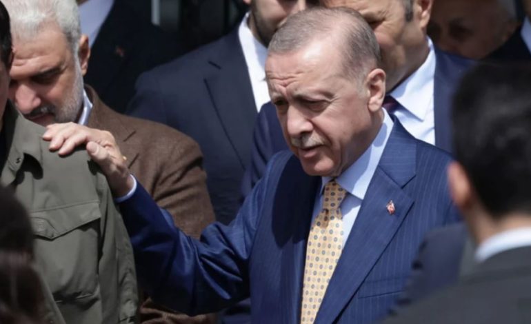 “Nuk është fundit jonë”, humbja e trefishtë e Erdogan në zgjedhjet lokale, presidenti mban fjalimin e tij! Reuters: Turqit e ndëshkuan