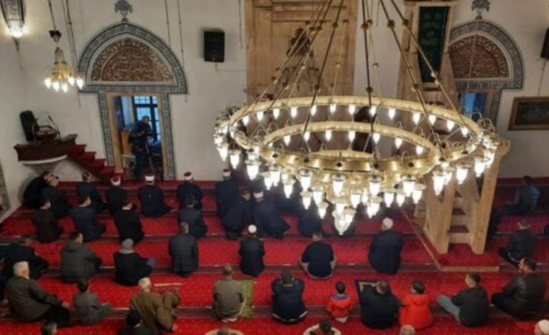 Fitër Bajrami në Kosovë! Gëzim pas sakrificës, Kurti kujton hoxhallarët e vrarë