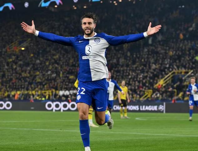 LIVE/ Goli i gjashtë te Atletico-Dortmund, PSG “zjarr” ndaj Barcelonës (VIDEO)