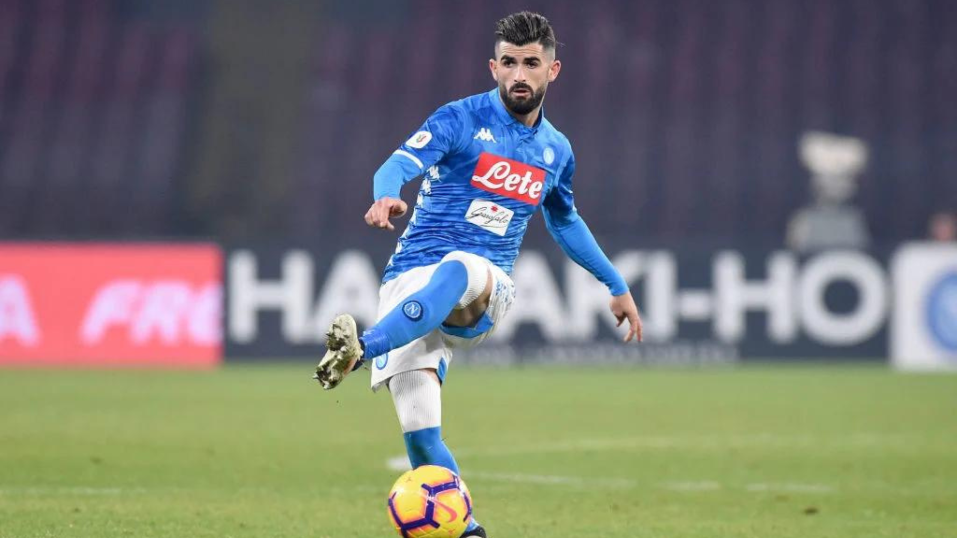 Merr flakë Ferrari i Elseid Hysajt, mbrojtësi i kombëtares ia hedh paq