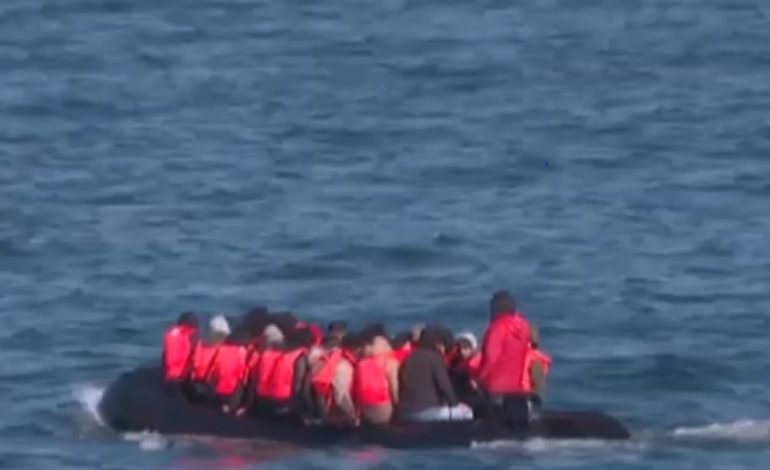 “Skema e Ruandës po i sjell tek ne”, Anglia hyn në sherr me Irlandën për emigrantët?