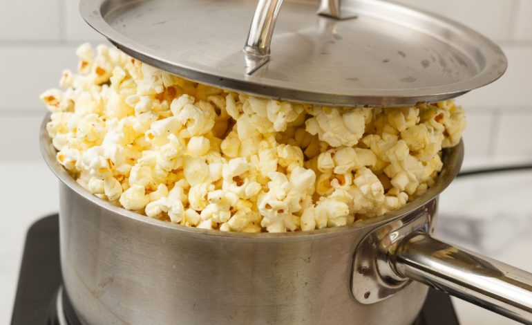 5 Ushqime të Lehta që Mund t’i Konsumoni Para Gjumit