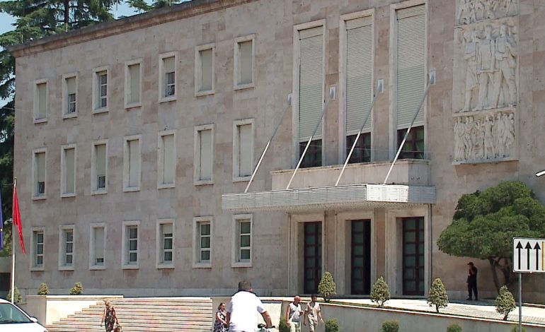 Licencimi i kanabisit mjekësor dhe lojërave të fatit, zbulohet shpërblimi që përfitojnë anëtarët e komisioneve shtetërore