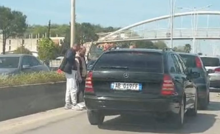 LAJM I FUNDIT! Aksident i katërfishtë në autostradën Tiranë-Durrës, krijohen radhë të gjata trafiku