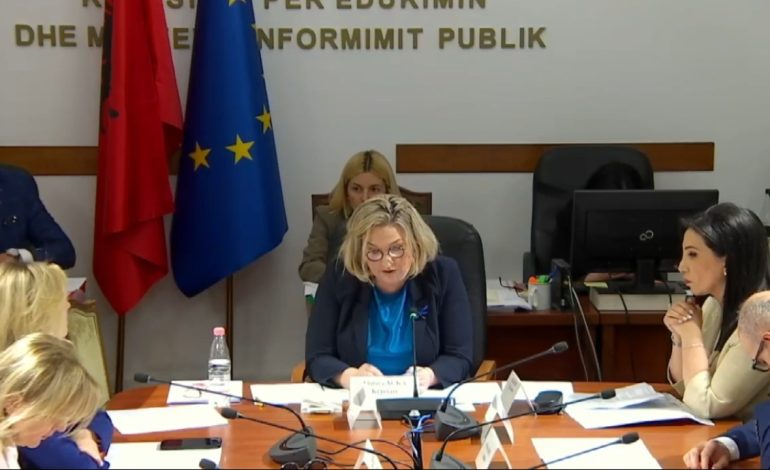 Nuk reagoi pas kërkesës së opozitës, Açka i përgjigjet Zhupës në komision: Emrin tim s’do doja ta asocacioni me asnjë socialist mos krijoni precedentë