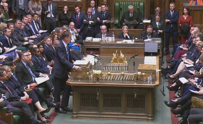 Konservatorët pranë humbjes/ Sondazhi i The Times: Partia e Sunak në zgjedhje do të merrte 100 deputetë