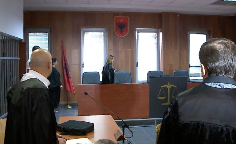 Hije skandali te provimi i pranimit në Magjistraturë, në listën fituese shtohen 42 kandidatë. Reagon drejtori i Shkollës, Rakipi: Korrigjuam gabimin