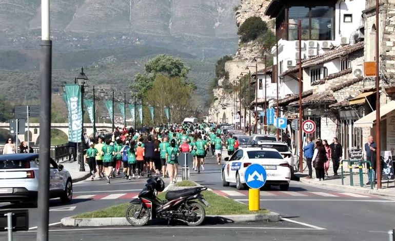 Përfundon “Berat Green Half Marathon”, maratona me 400 vrapues nga 30 vende të botës, çmimin e parë e rrëmben Luiza Gega