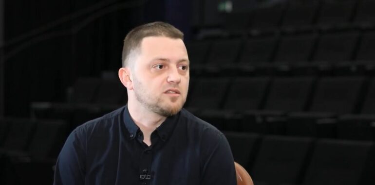 Mario për Romeon: Duhen 3 orë e gjysmë për ta kuptuar ç’ka thotë