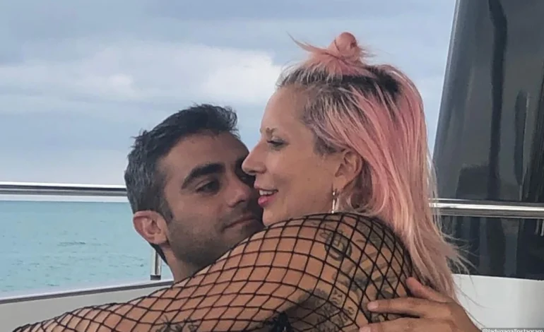 Lady Gaga drejt altarit? Unaza me diamantin “gjigand” bën xhiron e rrjetit