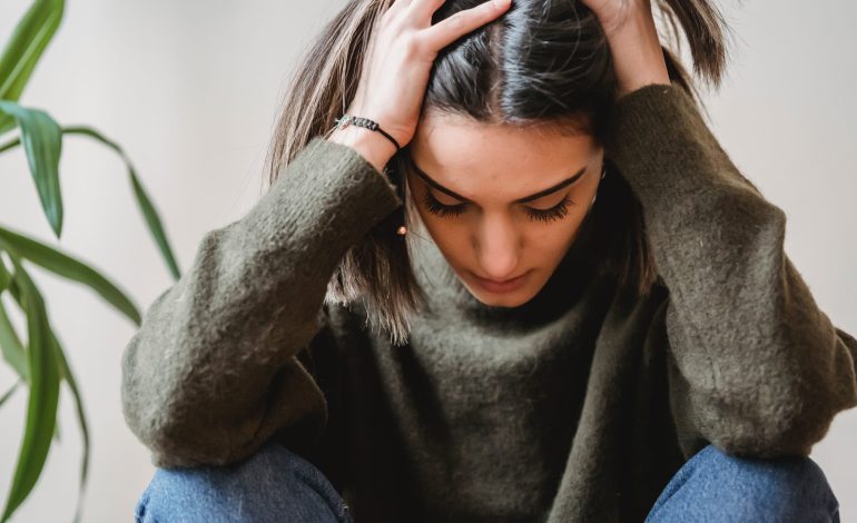 Dëmet që Shkakton Migrena në Trup – Përveç Dhimbjes së Kokës