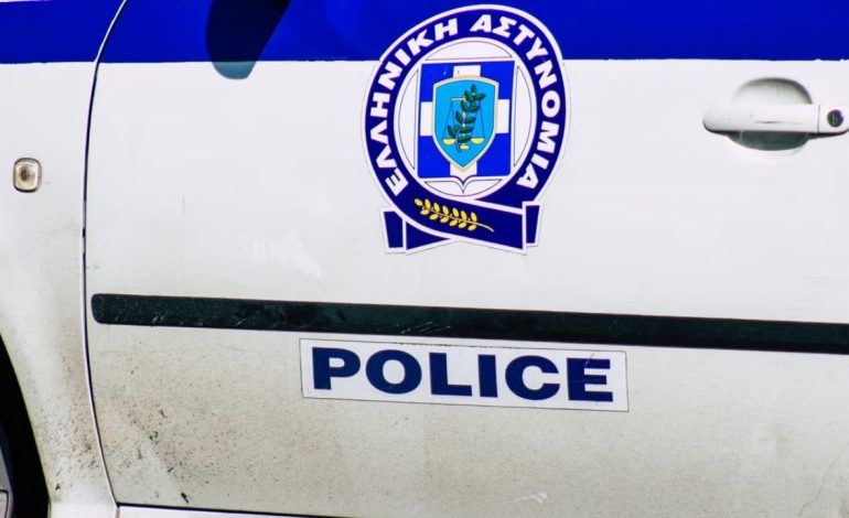 Merrte makina me qira në Greqi dhe i përdorte për trafik klandestinësh, dënohet në mungesë shqiptari