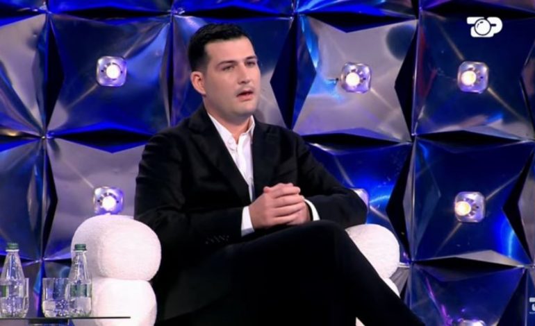 “Liami është manjak”, Arbër Hajdari ironizon banorët: Fillova të frikësohesha edhe unë jashtë! U përdor situata