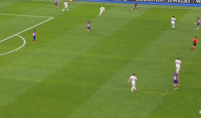 VIDEO/ El Clasicco i takon Realit, madrilenët “prenotojnë” titullin, Barça bie në fund