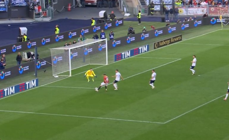 Milan dhe Roma fitojnë me polemika/ Çerek finalistët e Ligës së Europës, atmosferë elektrizuese para derbit italian