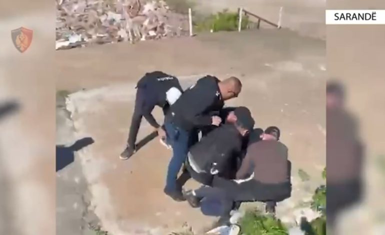 Kallashnikov, pistoletë dhe tritol, goditen 2 raste të armëmbajte pa leje në Sarandë! Të arrestuarit me precedentë të mëparshëm penalë