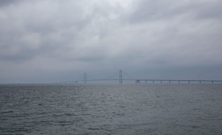 Danimarka mbyll ngushticën kryesore të transportit! Shkak bëhet defekti tek një raketëhedhëse e aktivizuar, rrezikon të fluturojë…