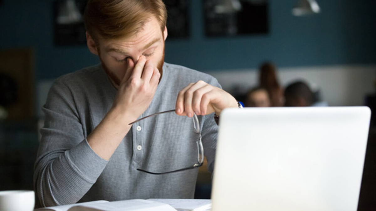 Shikimi i Turbullt nga Qëndrimi i Gjatë Para Ekraneve – Zgjidhjet Praktike