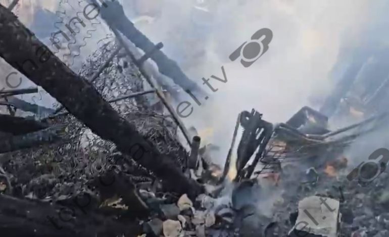 Tym dhe hi/ E trishtë! 52-vjeçari vdiq nga flakët, dalin pamjet nga brenda shtëpisë së shkrumbuar në Shkodër