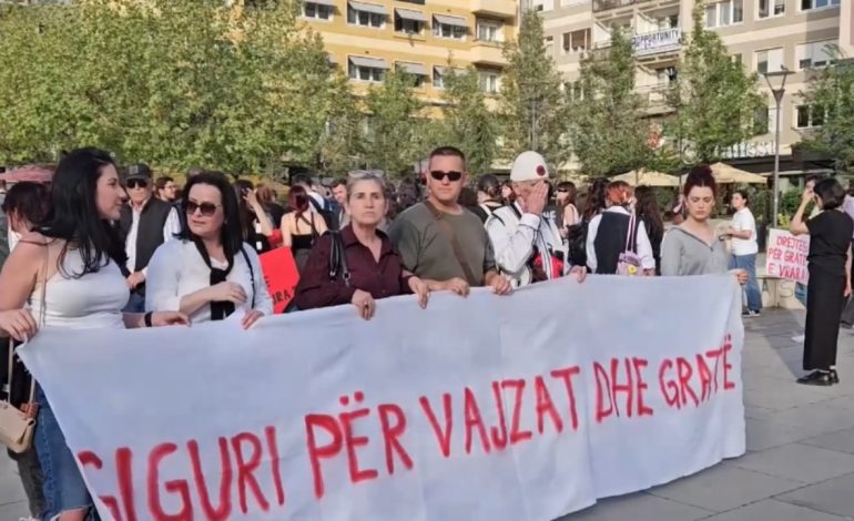 Dy vrasje në katër ditë! Reagimet pas vrasjes së gruas në Pejë: Shpallni gjendje emergjente! Në 10 vite 56 gra janë vrarë në Kosovë