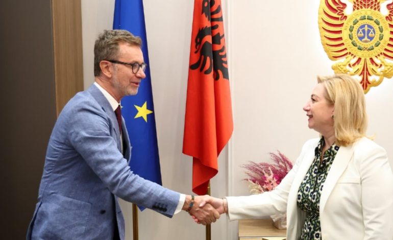 Ambasadori i BE takim me kryetaren e Gjykatës Kushtetuese: Diskutuam për punën e institucionit kyç të sistemit demokratik të vendit