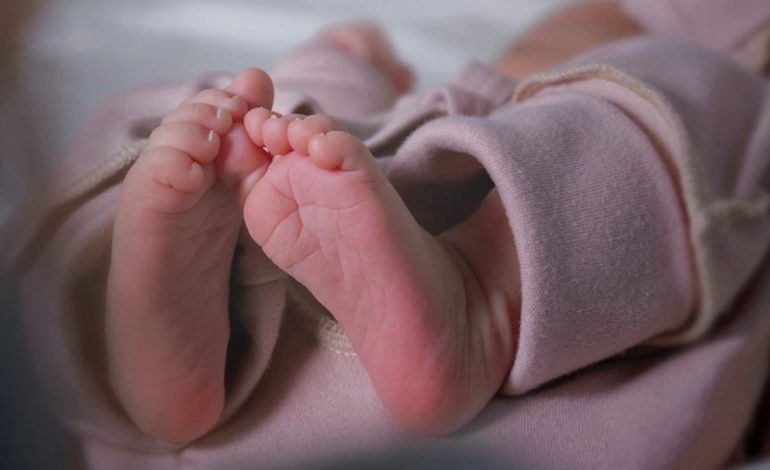 E rëndë/ Vajza 1 vjeç vdes për shkak të abuzimi seksual dhe dhunës nga prindërit! Çfarë deklarojnë ata në polici