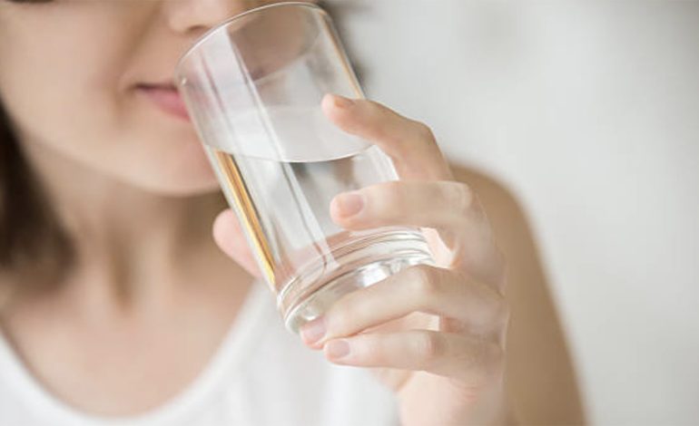 Sa Gjatë Mund të Rezistojë Njeriu pa Pirë Ujë