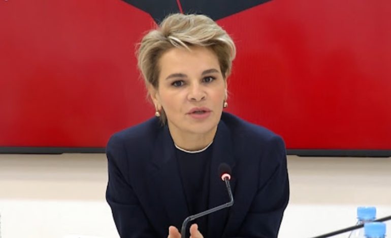 Plas brenda familjes në Partinë e Lirisë, Kryemadhi iu përgjigjet akuzave të Metës për nepotizëm: Shfokusim nga inceneratorët, filma të vjetër me të njëjtin përfundim