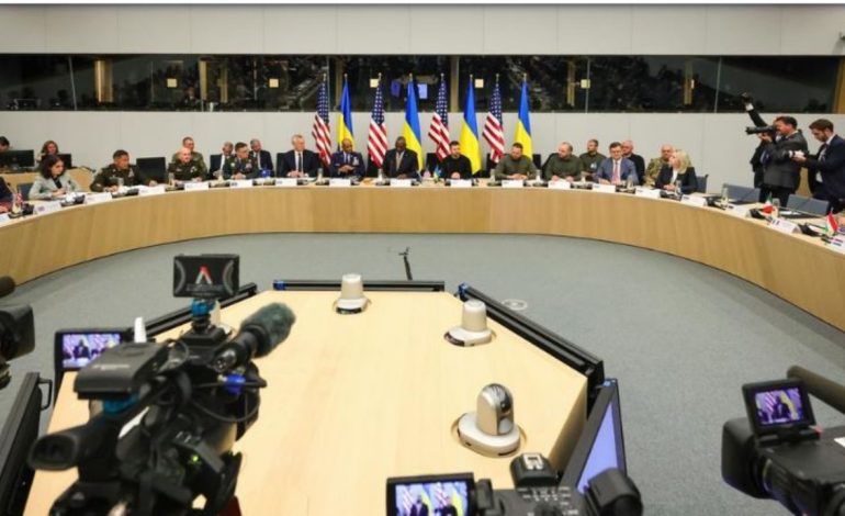 Analiza e DW/ 75 qirinj në tortën e ditëlindjes: Po si i ka punët NATO?