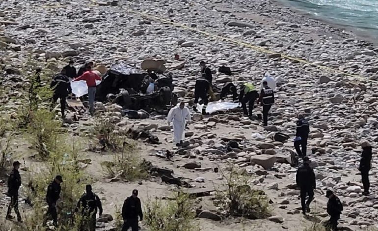 Aksidenti tragjik në Këlcyrë me tetë viktima, AMP verifikon veprimet e policisë! I gjetën të vdekur rreth 3 orë pasi i kishin konstatuar dhe ndjekur