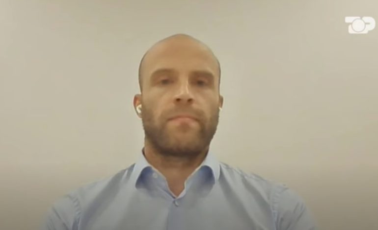 Transporti i parave të drogës me furgon mallrash nga Britania në Shqipëri, gazetari britanik: Bëhet fjalë për miliona paund, ja çfarë kodesh përdorin