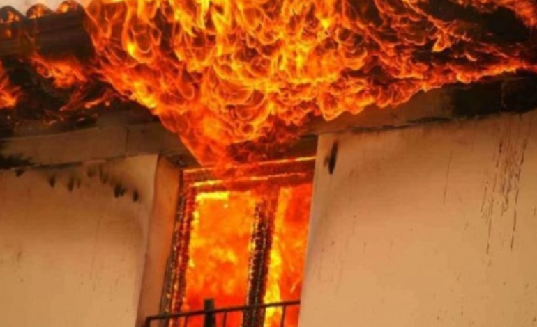 Përfshihet nga flakët banesa në Vlorë, ndërron jetë 75 vjeçarja 
 02/04/2024 18:16