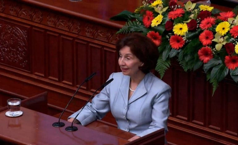 BE: keqardhje që presidentja e re e Maqedonisë së Veriut nuk përdori emrin kushtetues të vendit