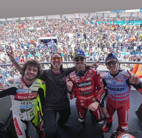 FOTO/ Muzikë për zemrën, Indira Paganotto ndez MotoGp
