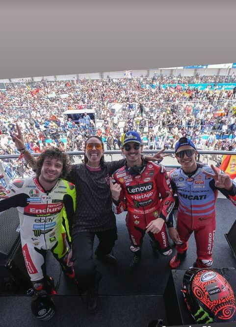 FOTO/ Muzikë për zemrën, Indira Paganotto ndez MotoGp