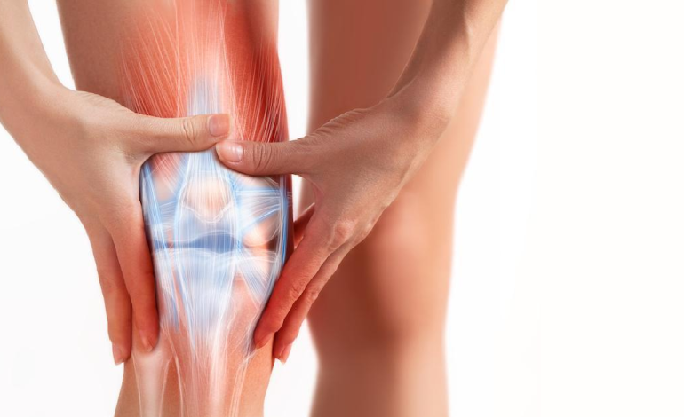 Cili Është Ndryshimi mes Ujit në Gju dhe Ënjtjes? – Shkaktarët dhe Trajtimi