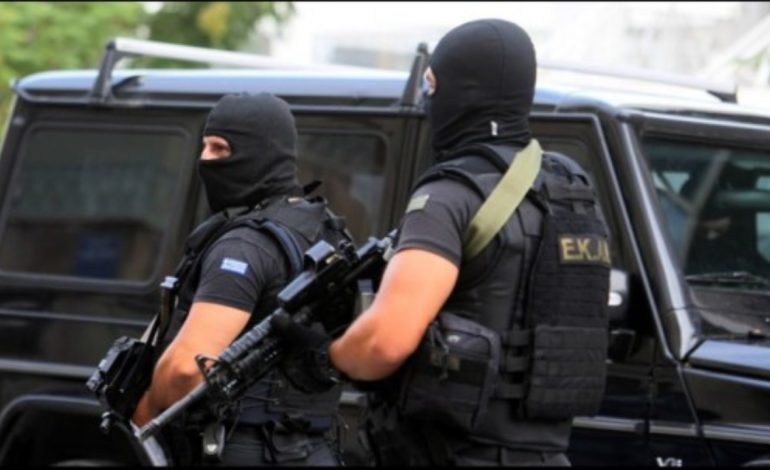 EMRI/ I kërkuar prej 13 vitesh, kapet në Greqi shqiptari i rrezikshëm me dy identitete! Është arratisur nga burgu dhe njihet si i dhunshëm dhe brutal