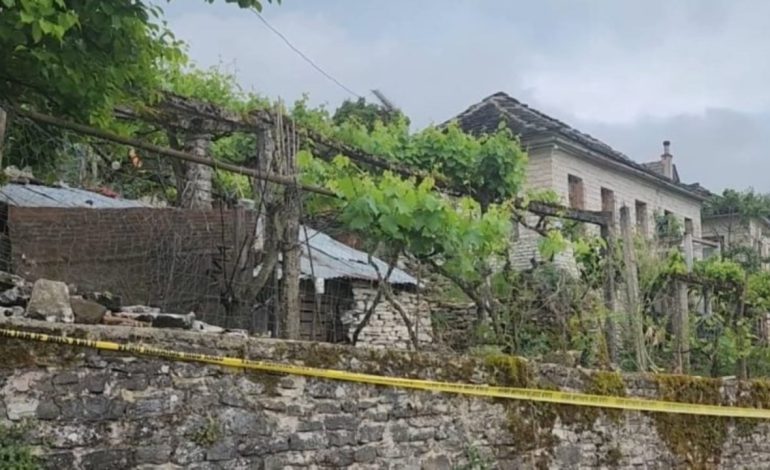 Gjendet pa jetë motra e çiftit të vrarë në Dropull, 90-vjeçarja u rrëzua nga shkalla kur po lante serën