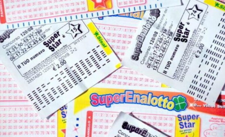 Fiton 101 milionë euro me një skedinë, në Napoli ndodh një… mrekulli