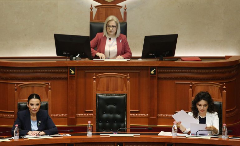 Hilet procedurale të socialistëve ngrenë shqetësim për transparencën e Kuvendit
