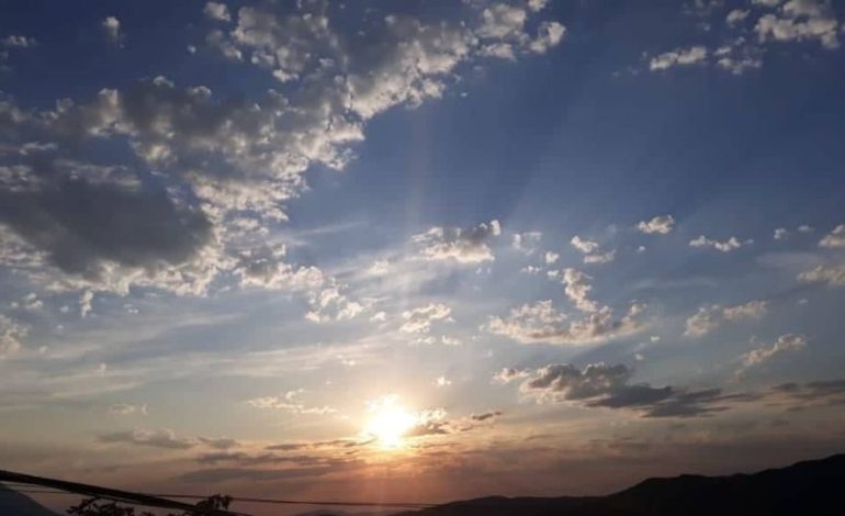 Mot i paqëndrueshëm me shi dhe shkarkesa elektrike! Si do jenë temperaturat për sot