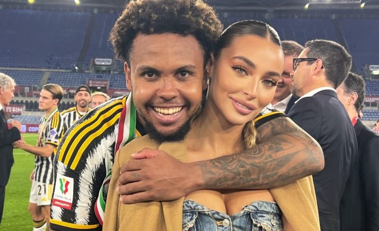 Chiara Frattesi del hapur, zyrtarizon lidhjen me futbollistin e Juves dhe feston në fushë