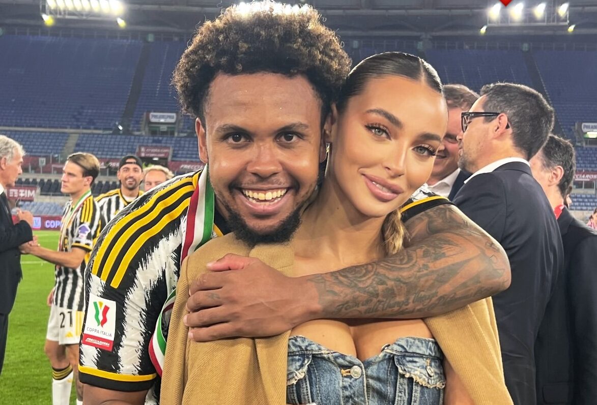 Chiara Frattesi del hapur, zyrtarizon lidhjen me futbollistin e Juves dhe feston në fushë